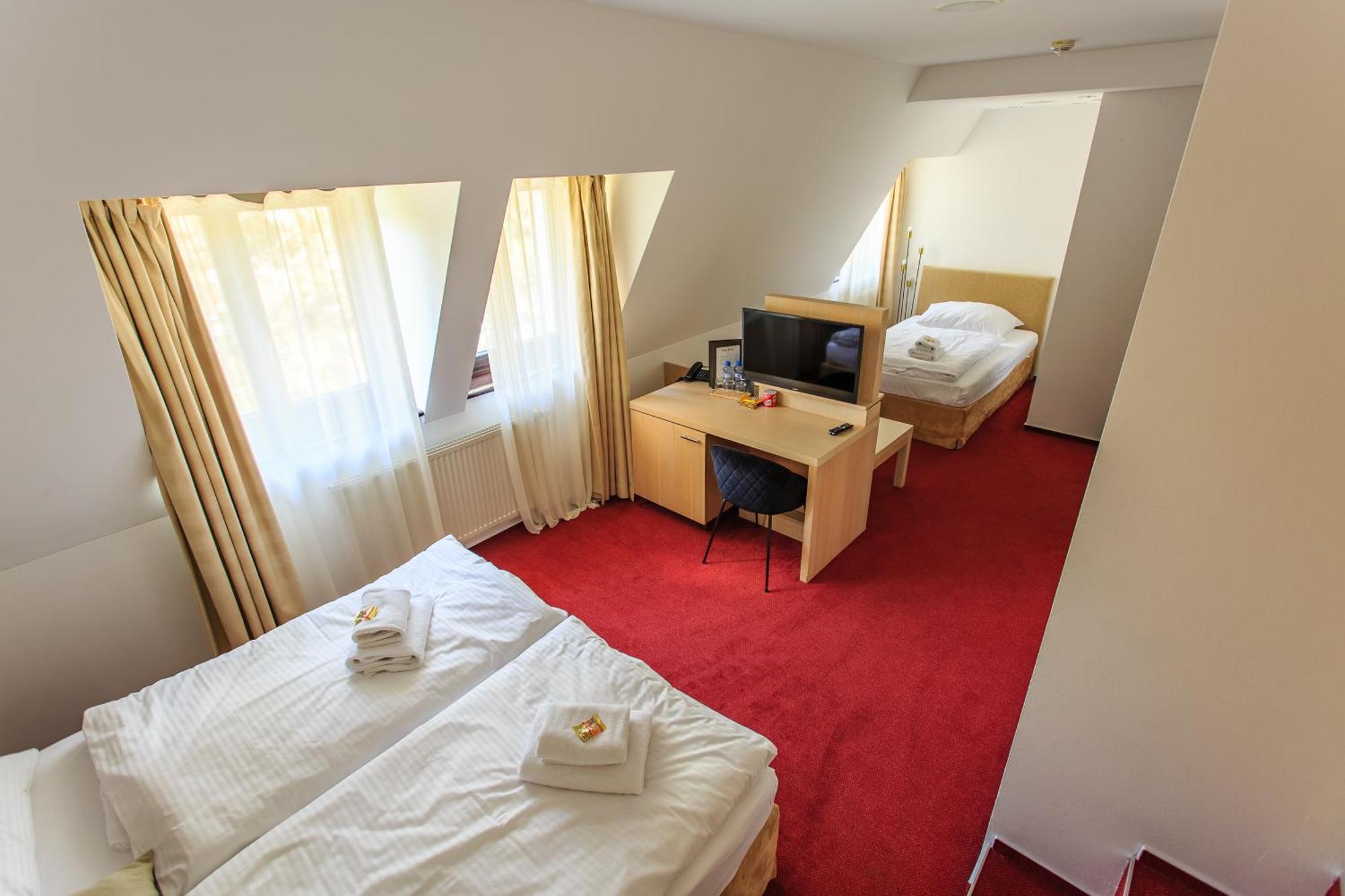 Hotel Villa Necas Zilina Exterior photo