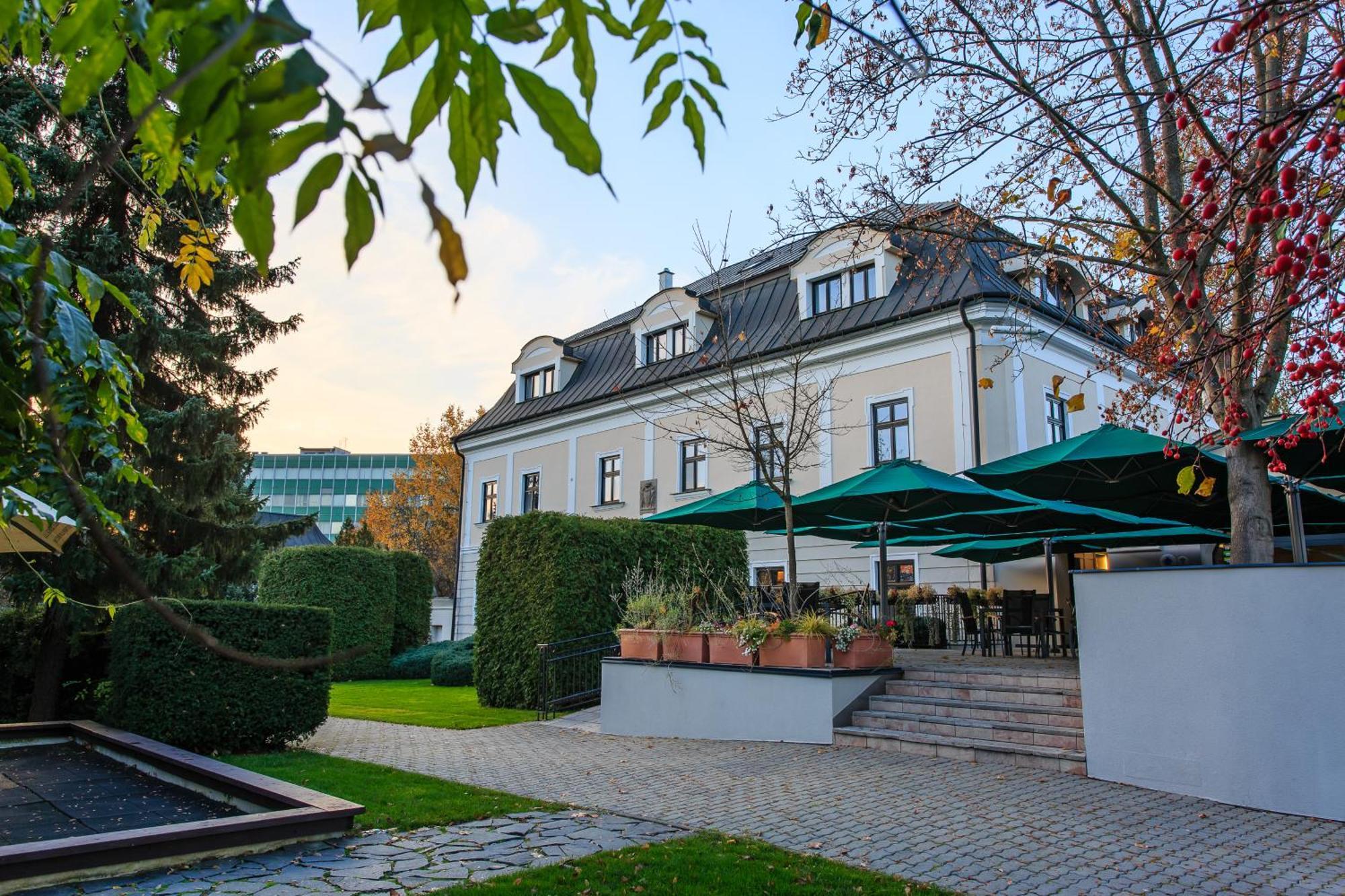 Hotel Villa Necas Zilina Exterior photo